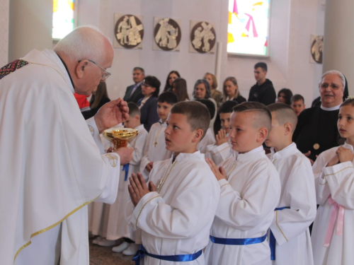 FOTO: Prva sveta pričest u župi Prozor