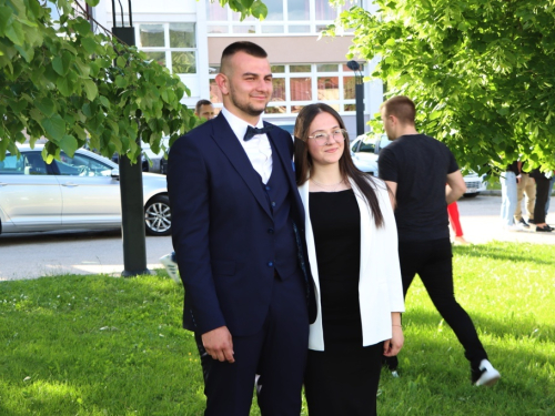 FOTO/VIDEO: Matura 2024. - Defile mladosti na ulicama Prozora