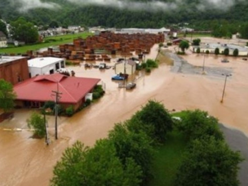 Katastrofalne poplave u SAD-u odnijele najmanje 23 života