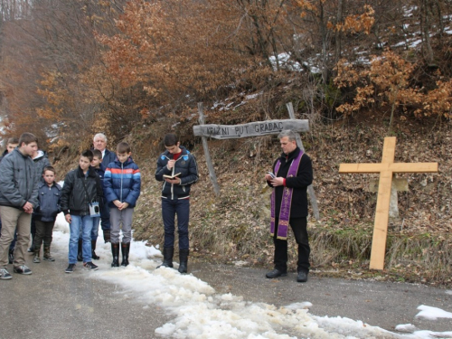 FOTO: Put križa - Treća korizmena nedjelja u župi Uzdol