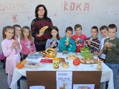 FOTO: Dani kruha u OŠ fra Jeronima Vladića Ripci