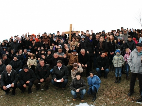 FOTO: Travnički sjemeništarci na Uzdolu i uzdolskoj "Kalvariji"
