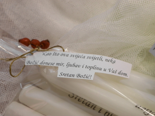 Adventski darovi s dušom: Personalizirane svijeće sestara Franjić