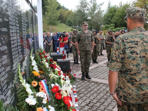 FOTO/VIDEO: Na Uzdolu obilježena 23. obljetnica stravičnog pokolja nad Hrvatima