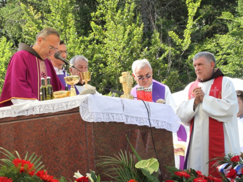 FOTO: Obilježena 22. obljetnica stradanja 39 Hrvata na Stipića livadi