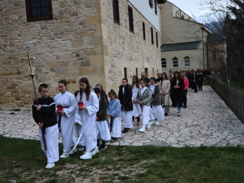 FOTO: Put križa kroz fratarski gaj na Šćitu