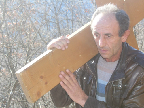 FOTO: Pobožnost križnog puta u župi Uzdol