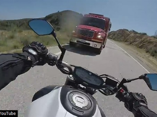 Motociklom se sa 100 km/h zabio u kamion, pa video postavio na YouTube