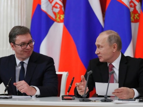 Vučić rekao Putinu da Srbija neće ući u NATO