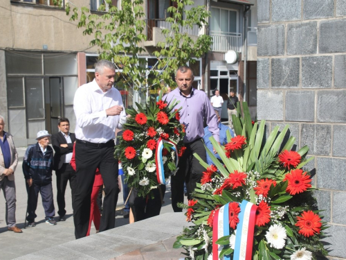 FOTO: Polaganjem vijenaca i svečanom sjednicom započelo obilježavanje Dana općine