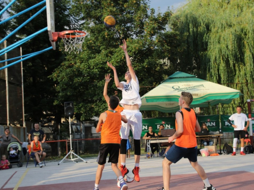 FOTO: Ekipa ''ALF Market'' osvojila Streetball za juniore