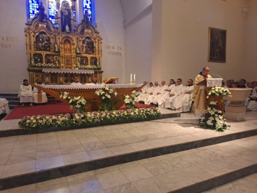 FOTO: Šćitski vikar fra Tomislav Vidović proslavio mladu misu