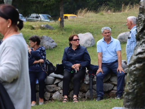 FOTO/VIDEO: Na Vranu služena sv. misa za poginule duvandžije