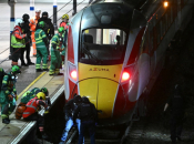 Napad u Engleskoj, devet osoba bori se za život. "Ranjenici su bježali kroz vlak"