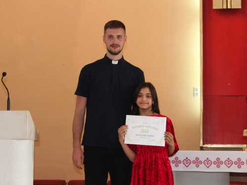 FOTO: U Prozoru održan 18. festival duhovne glazbe ''Djeca pjevaju Isusu''