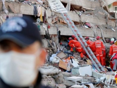 Turski spasioci obustavili potragu, u potresu najmanje 114 poginulih