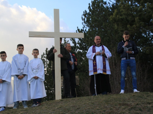 FOTO: Ramski put križa na brdo Gračac