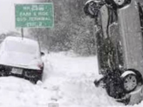 Zastrašujući prizori mećave, poginulo osam ljudi, brojni zatočeni u domovima