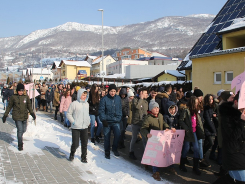 FOTO: ''Šetnja s porukom'' kroz Prozor