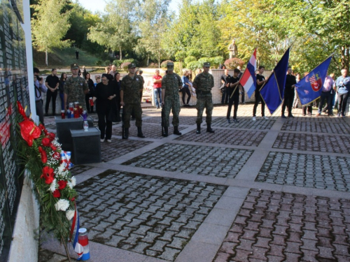 FOTO: Na Uzdolu obilježena 24. obljetnica stravičnog pokolja nad Hrvatima