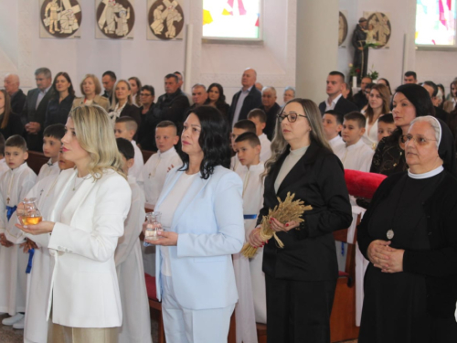 FOTO: Prva sveta pričest u župi Prozor