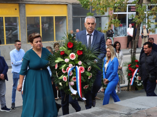 FOTO: Polaganjem vijenaca i svečanom sjednicom započelo obilježavanje Dana općine