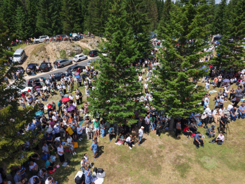FOTO/VIDEO: Tisuće vjernika na Kedžari proslavilo 'Divin dan'