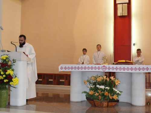 FOTO: U Prozoru održan dječji festival 'Djeca pjevaju Isusu'