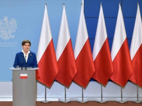 Poljska traži od Europske komisije da zaustavi pravni postupak protiv nje