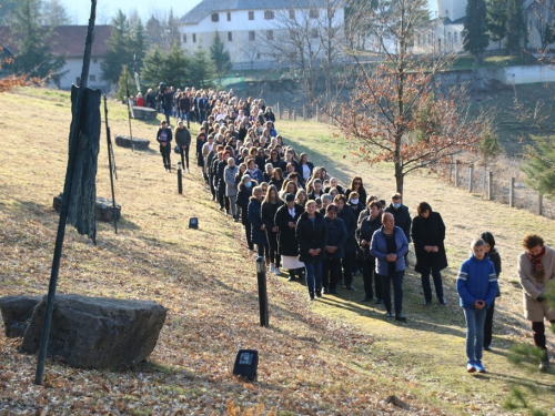 FOTO: Put križa kroz fratarski gaj na Šćitu