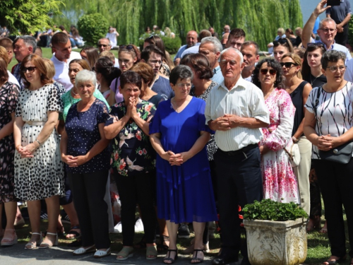 FOTO: Na Šćitu svečano proslavljena Velika Gospa i Mlada misa fra Mile Belje