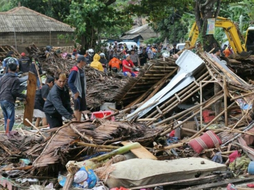 Broj poginulih od katastrofalnog tsunamija sve veći