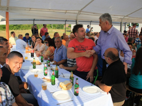 FOTO: Hrvatski član Predsjedništva BiH na druženju s ramskim HDZ-om