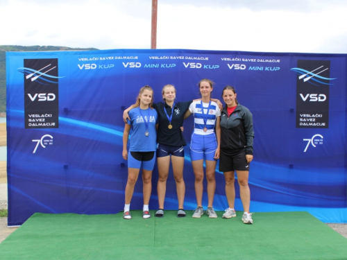 FOTO: Na Ramskom jezeru održana 10. veslačka regata