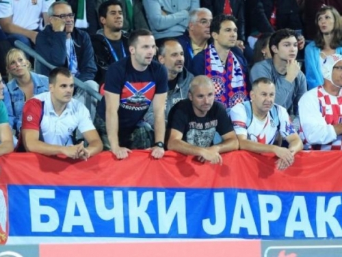 I to je napokon normalno: Hrvati i Srbi mirno navijali jedni pored drugih