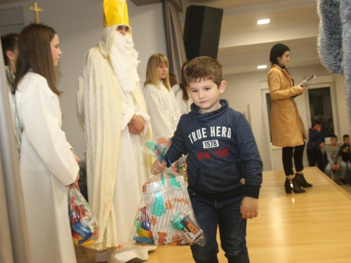 ​FOTO: Sv. Nikola razveselio mališane u Rumbocima