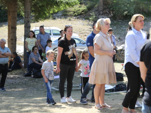 FOTO: Na Vranu služena sv. misa za poginule duvandžije