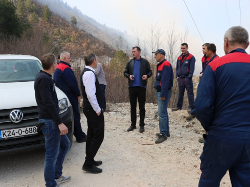 FOTO/VIDEO: Ugašen požar koji je prijetio objektu HE Rama