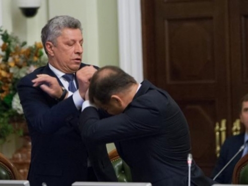 Tučnjava zastupnika u ukrajinskom parlamentu