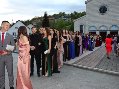 FOTO/VIDEO: Matura 2023. - Defile mladosti na ulicama Prozora