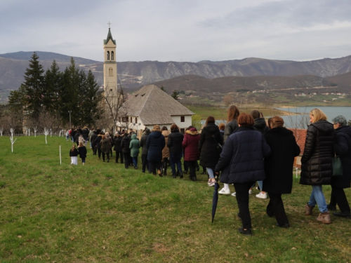 FOTO: Put križa kroz fratarski gaj na Šćitu