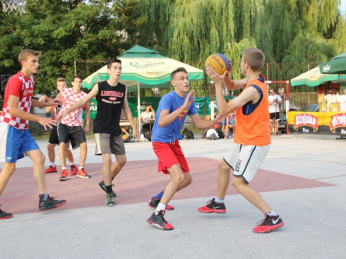 FOTO: Ekipa ''ALF Market'' osvojila Streetball za juniore