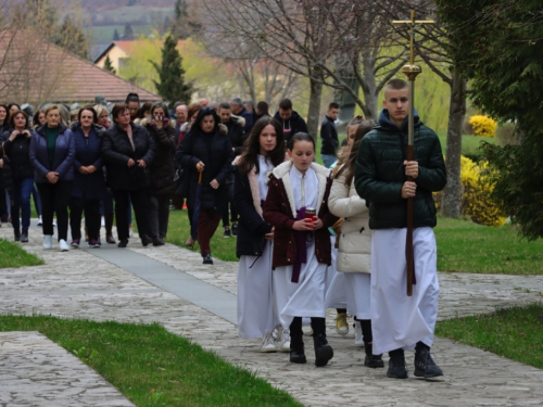 FOTO: Put križa kroz fratarski gaj na Šćitu