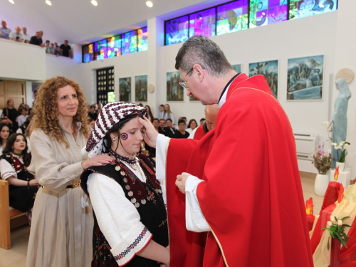 FOTO: Krizma u župi Rumboci