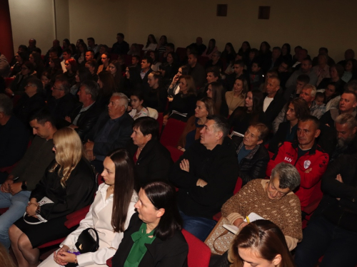 FOTO: Žarko Mađar u Prozoru predstavio svoj književni prvijenac