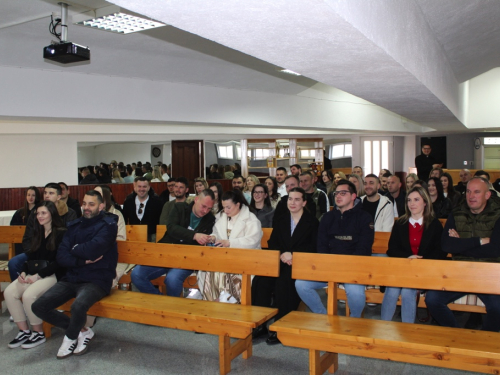 FOTO: Tečaj priprave za brak u župi Uzdol