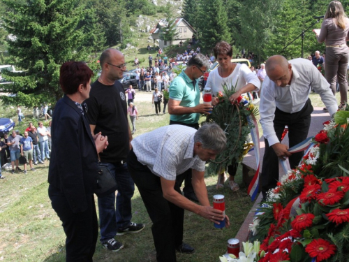 FOTO: Obilježena 22. obljetnica stradanja 39 Hrvata na Stipića livadi