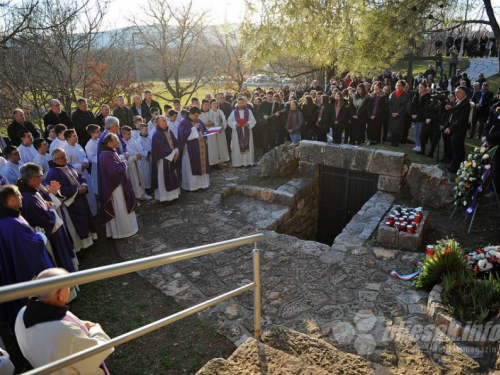 Široki Brijeg: Obilježena 75. obljetnica ubojstva 66 hercegovačkih franjevaca