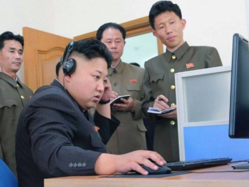Sjeverna Koreja: Dok oni surfaju, Kim Jong-un im viri preko ramena