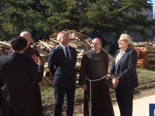 Milas u Sarajevu sa svećenicima